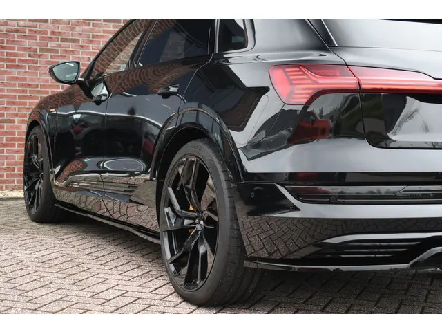 Audi e-tron 55 quattro S-Edition 2019 Elektrisch 34