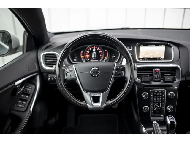 Volvo V40 T3 Benzine R-Design 2017 Benzine 4