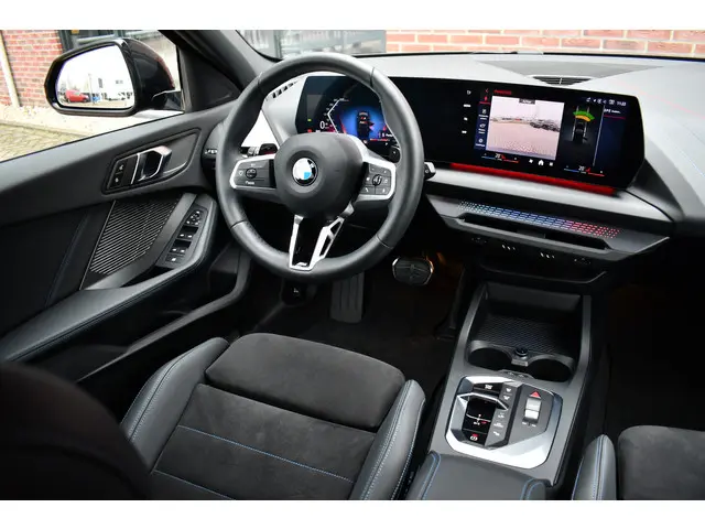 BMW 1 Serie 120 M-Sport 2024 Benzine 3