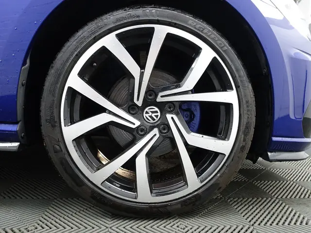 Volkswagen Golf 1.0 TSI R Line+ Aut- 2018 Benzine 26