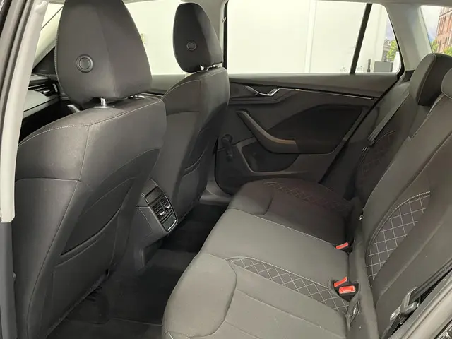 Škoda Kamiq 1.0 TSI 110 pk Ambition 2021 Benzine 8