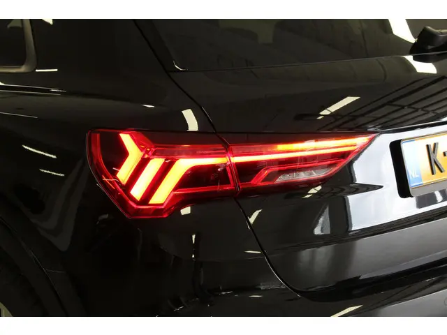 Audi Q3 35 TFSI S edition 2021 Benzine 18