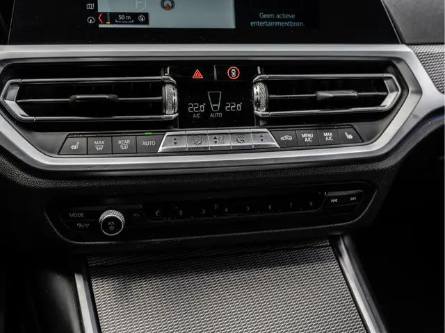 BMW 3 Serie 320i High Executive 2019 Benzine 27