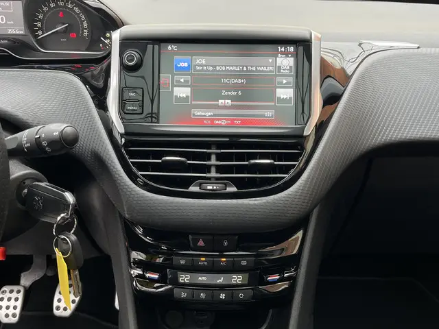 Peugeot 208 PureTech 110 GT-line 2017 Benzine 12