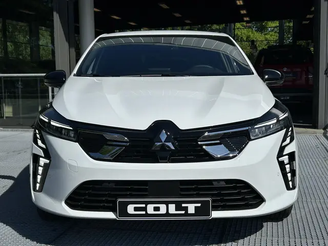 Mitsubishi Colt 1.6 HEV Intense+ 2025 Hybride Benzine 17