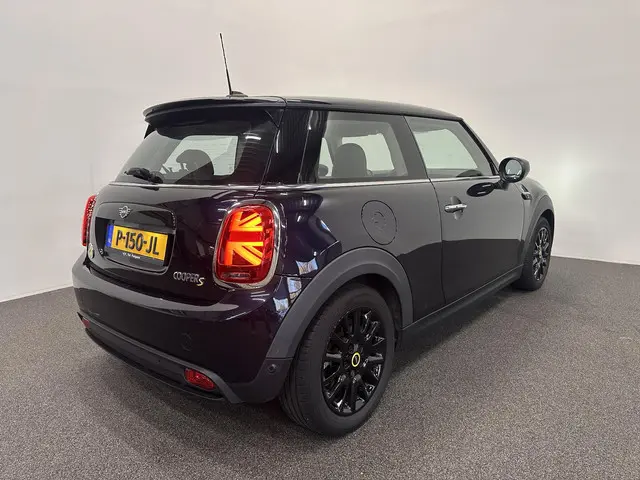 MINI Electric Mini Yours 33 kWh 136 pk 2022 Elektrisch 8