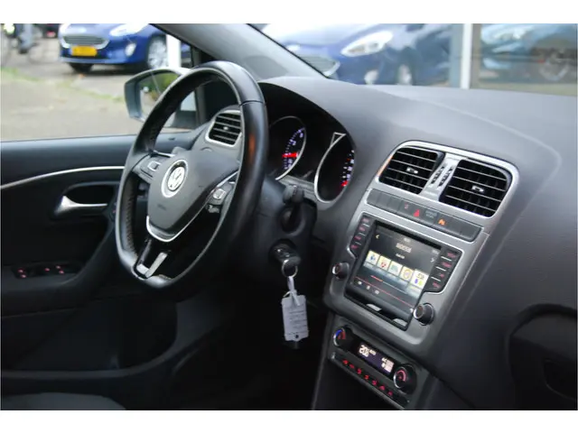 Volkswagen Polo 1.0 60PK 2015 Benzine 24