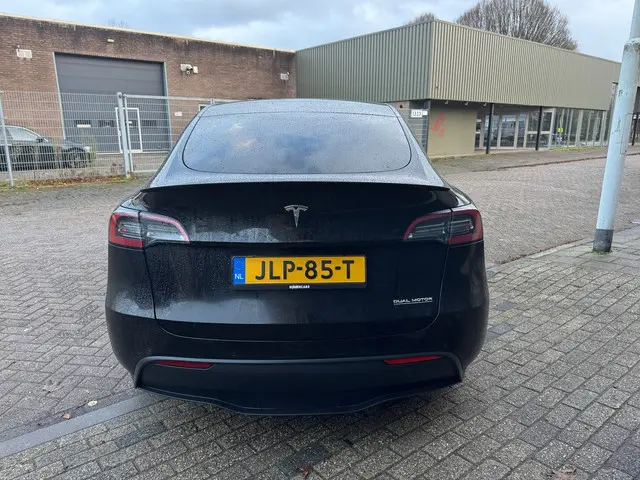 Tesla Model Y Performance AWD 75 kWh 2022 Elektrisch 8