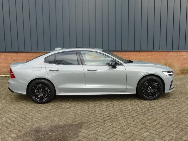 Volvo S60 T8 AWD Ultimate Dark 2024 Hybride Benzine 4
