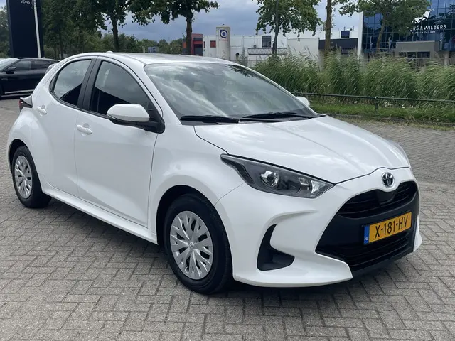 Toyota Yaris 1.5 Hybrid Active 2023 Hybride Benzine 4