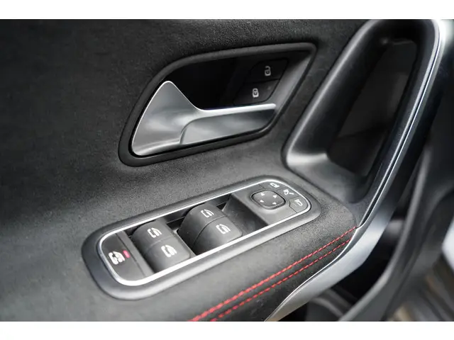 Mercedes-Benz CLA 250 e MAGNO AMG 2022 Hybride Benzine 12