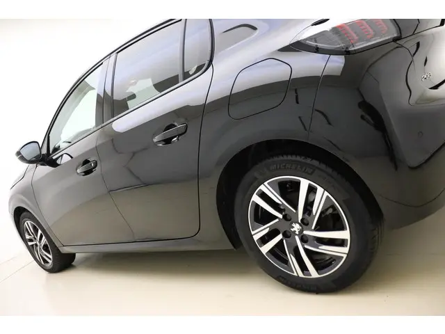 Peugeot 208 1.2 PureTech Allure 2022 Benzine 16