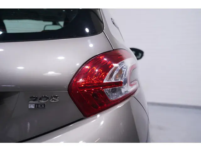 Peugeot 208 1.4 e-HDi Active 2013 Diesel 14