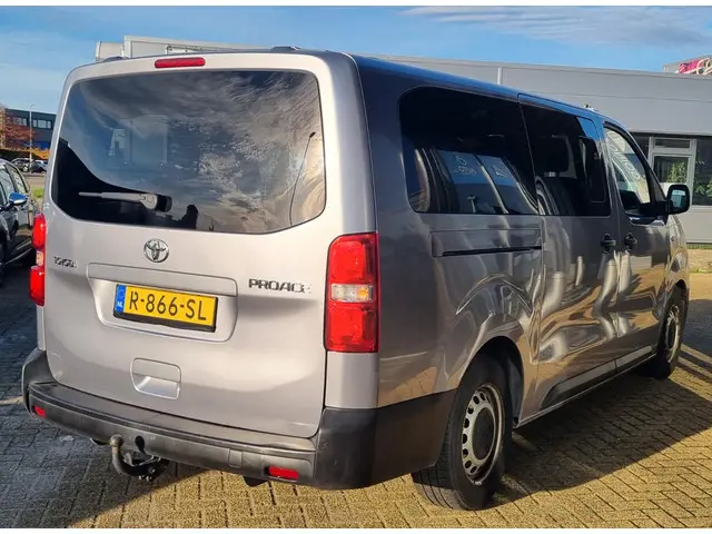 Toyota ProAce Shuttle 1.5 D-4D Cool Long 2022 Diesel 2