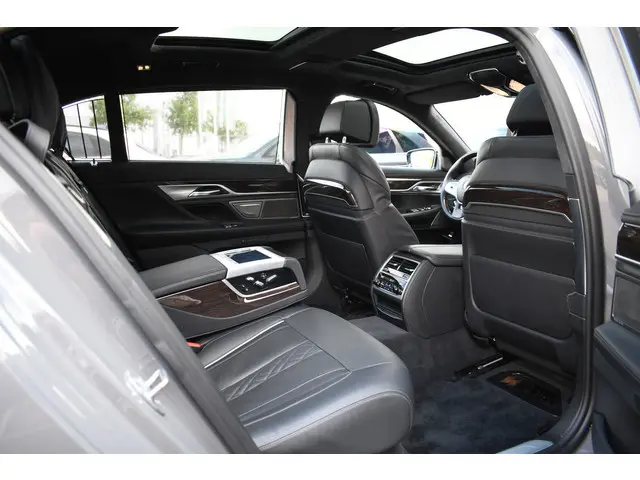 BMW 7 Serie M760Li xDrive 2019 Benzine 11