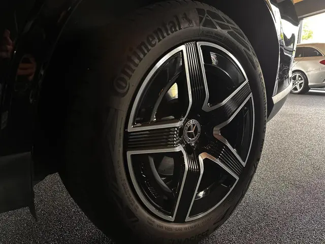 Mercedes-Benz GLC 200 4MATIC AMG Line 2023 Benzine 34