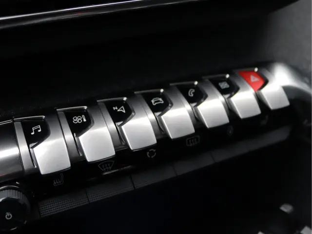 Peugeot 3008 1.6 e-THP Premium 2018 Benzine 55