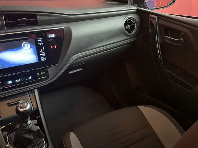 Toyota Auris Touring Sports 1.2T Energy 2019 Benzine 25