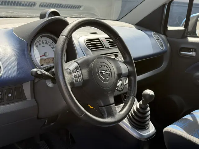 Opel Agila 1.0 Edition 2012 Benzine 23