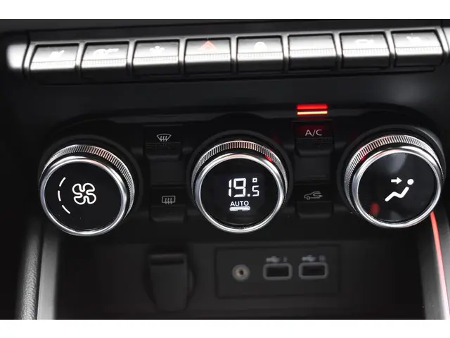 Renault Clio TCe 90 GPF techno 2024 Benzine 18