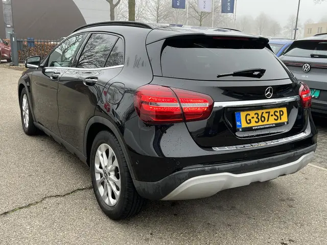 Mercedes-Benz GLA 180 Premium Plus 2018 Benzine 5