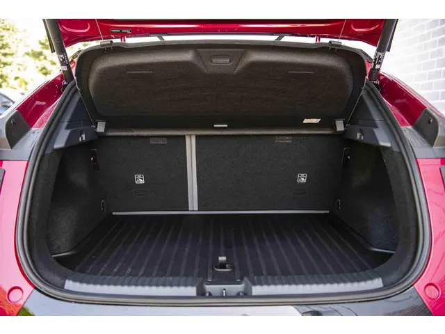 Lynk & Co 02 More 66 kWh 2025 Elektrisch 38