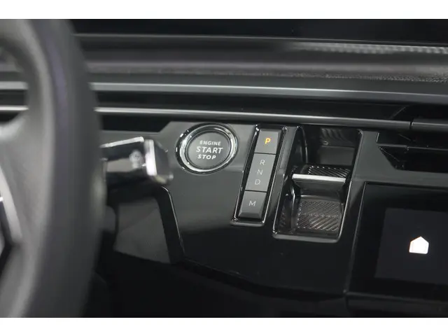 Peugeot 3008 1.2 Hybrid 136 GT 2025 Hybride Benzine 42