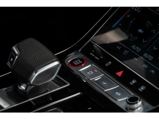 Audi SQ8 4.0 TFSI quattro 2023 Benzine 26