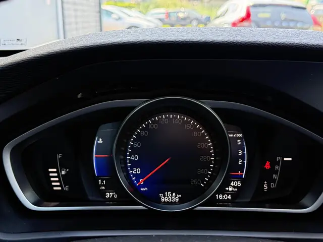 Volvo V40 2.0 D2 R-Design 2017 Diesel 10