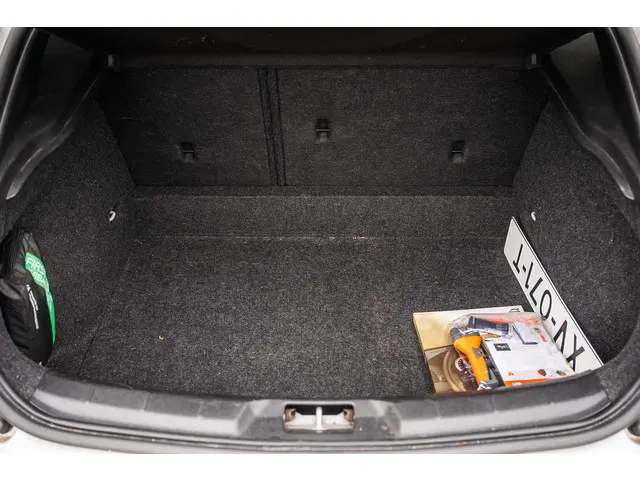 Volvo V40 T2 Polar+ Automaat 2019 Benzine 18