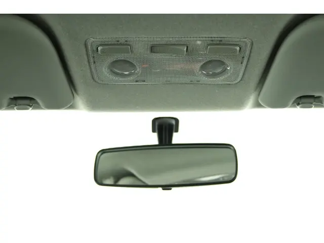 Toyota Yaris 1.0 VVT-i Comfort 2015 Benzine 32