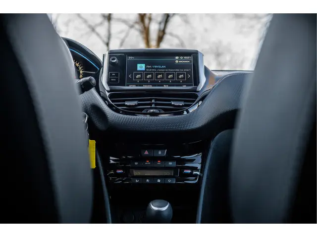 Peugeot 2008 1.2 PureTech Allure 2019 Benzine 37