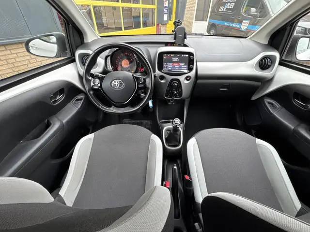 Toyota Aygo 1.0 VVT-i x-nav 2018 Benzine 16
