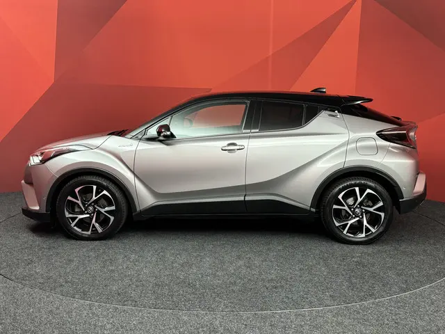 Toyota C-HR 1.8 Hybrid Bi-Tone 2018 Hybride Benzine 17