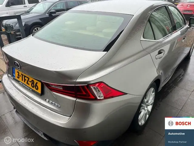 Lexus IS 300h First Edition 2014 Hybride Benzine 5