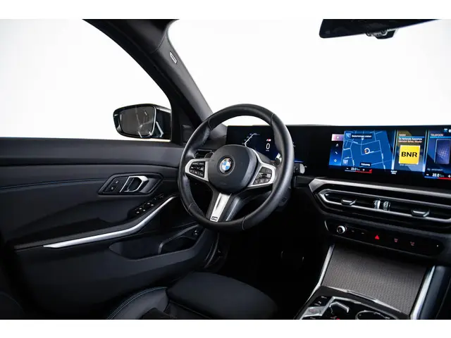 BMW 3 Serie Touring 330i 2023 Benzine 63