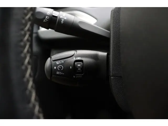 Peugeot 2008 1.2 PureTech Allure 2019 Benzine 29