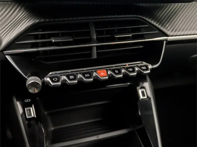 Peugeot 2008 1.2 PureTech Sport 2021 Benzine 9