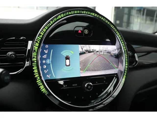 MINI 5-Deurs Cooper 2021 Benzine 21