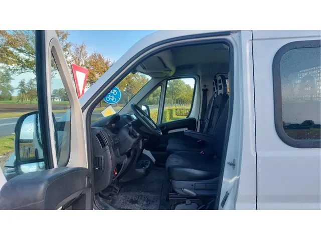 Peugeot Boxer 335 2.2 BlueHDi 140 L3 Pro DC 2020 Diesel 9