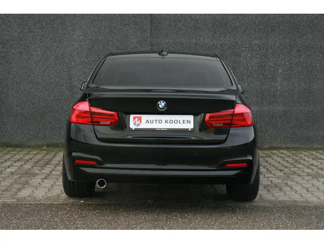 BMW 3 Serie 318i Centennial Executive 2016 Benzine 6