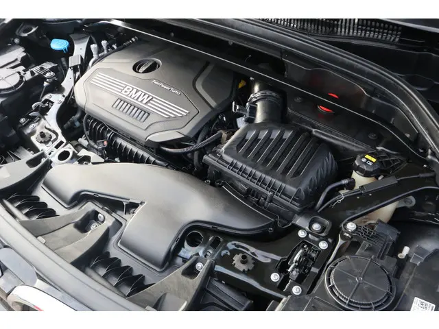BMW X1 sDrive18i High Executive 2019 Benzine 38