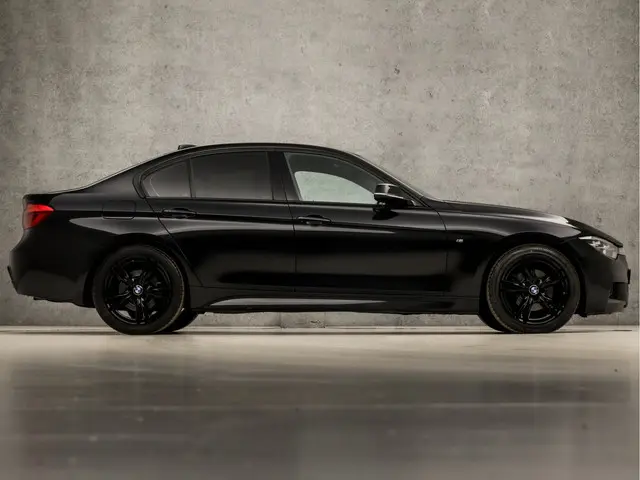 BMW 3 Serie 320i M Sport High Executive 2018 Benzine 4