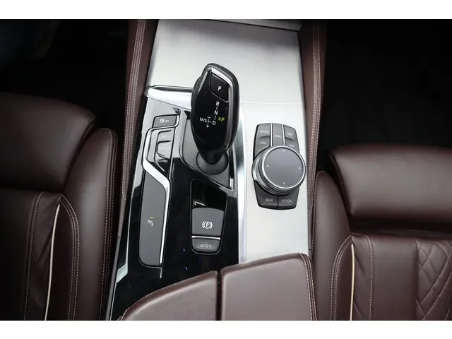 BMW 5 Serie Touring 530i High Executive 2018 Benzine 28