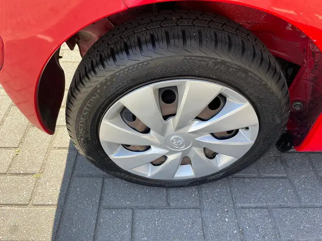 Toyota Aygo 1.0 VVT-i Now 2013 Benzine 16