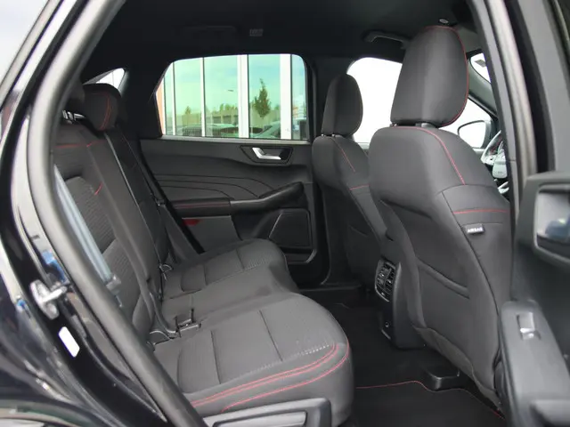 Ford Kuga 2.5 PHEV 225PK ST-Line 2022 Hybride Benzine 31