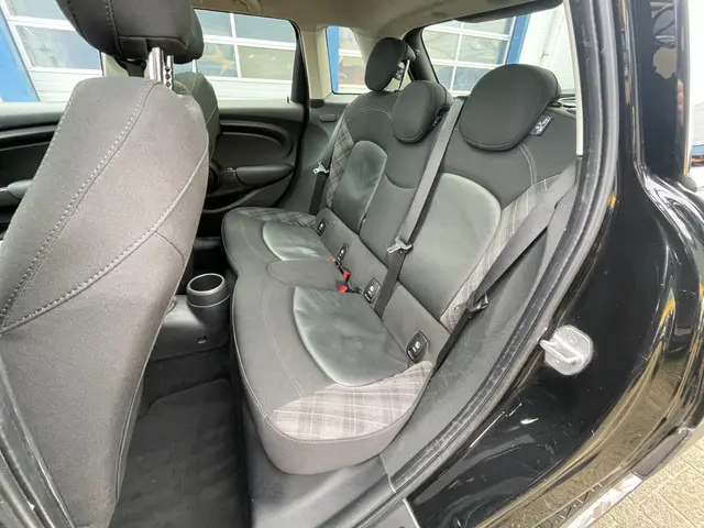 MINI Cooper Mini 1.5 Chili Serious Business 2015 Benzine 18