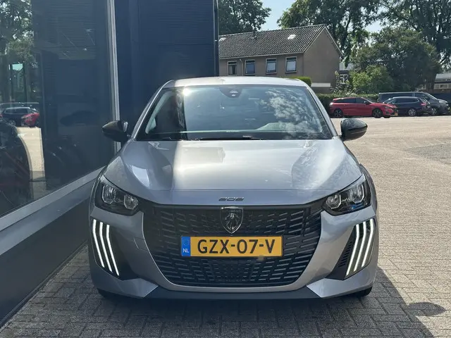 Peugeot 208 1.2 Style 2025 Benzine 2