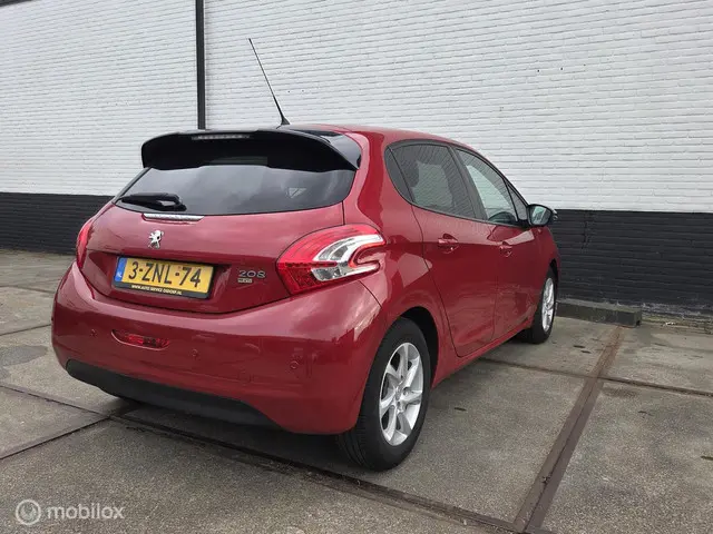 Peugeot 208 1.2 PureTech Style - Automaat - Nap - 2015 Benzine 7