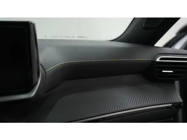 Peugeot 2008 PureTech 130 EAT8 GT 2024 Benzine 53